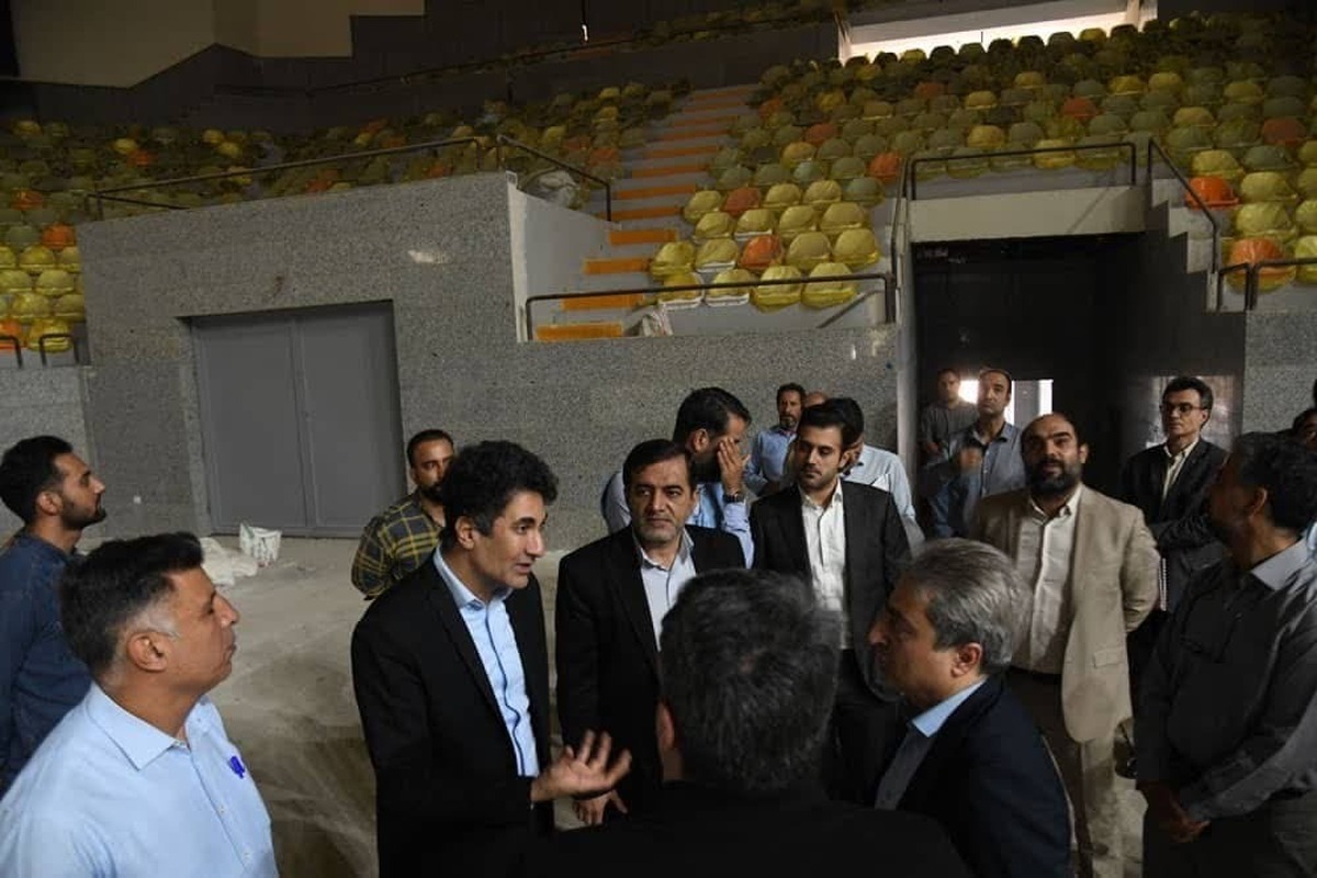 در پی تأکید استاندار البرز بر تسریع در تکمیل پروژه‌های نیمه‌تمام، نشست شورای عالی فنی استان در محل سالن ۶ هزار نفری مجموعه ورزشی انقلاب کرج برگزار شد تا با بررسی میدانی آخرین وضعیت اجرایی، موانع موجود شناسایی و راهکار‌های لازم برای بهره‌برداری سریع‌تر از این پروژه مهم اتخاذ شود.