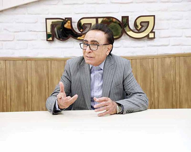 زندگی با شعر جاری می‌شود