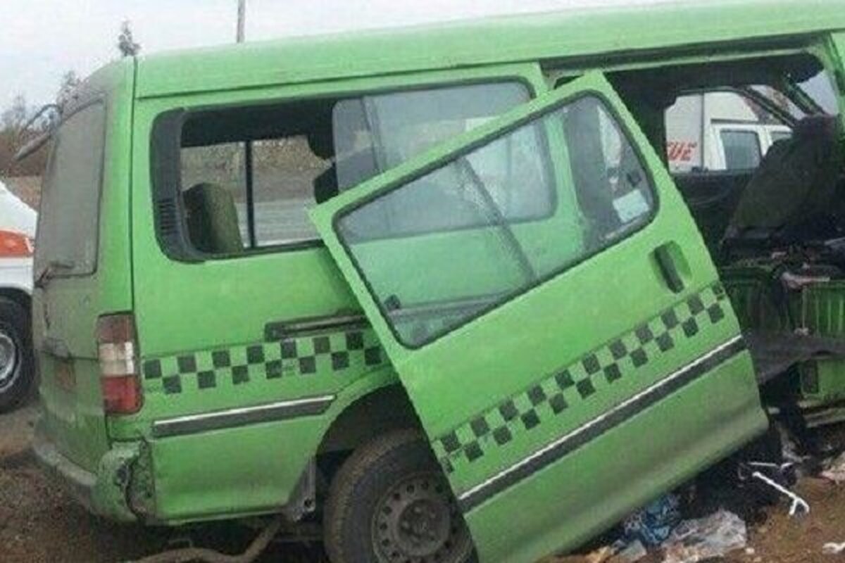 مصدومیت ۱۳ نفر بر اثر واژگونی ون حامل زائران اربعین