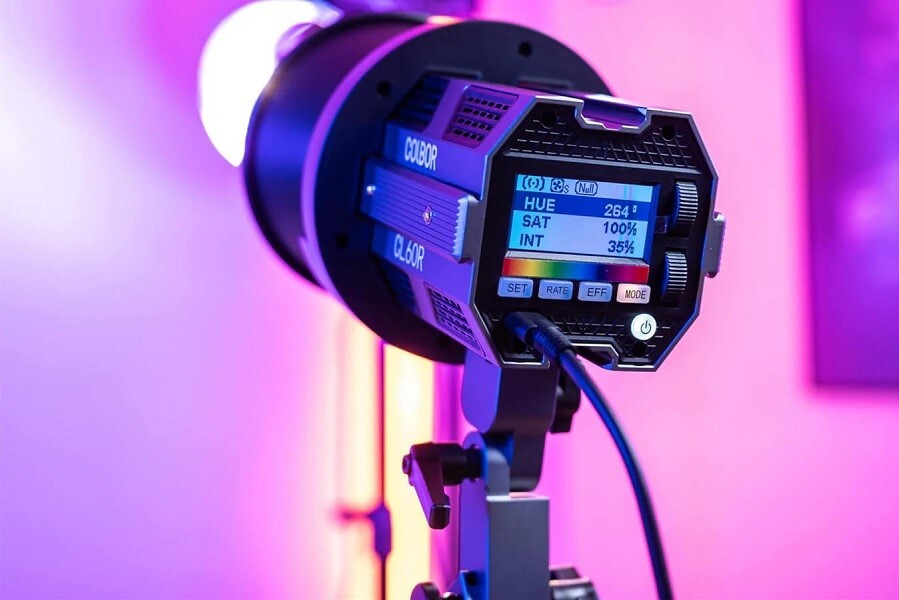 تاثیر شگفتانگیز نور RGB بر جذابیت بصری ویدیوهای یوتیوب