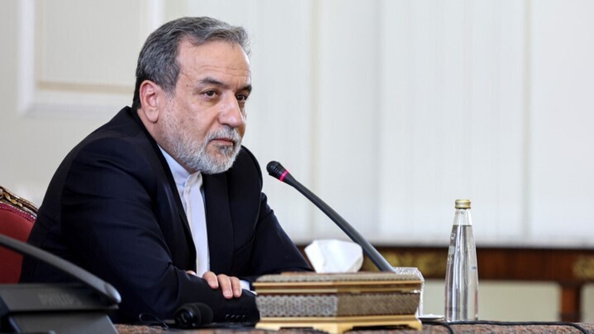 سربازان میدان دیپلماسی در کنار نیرو‌های مسلح ایستاده‌اند