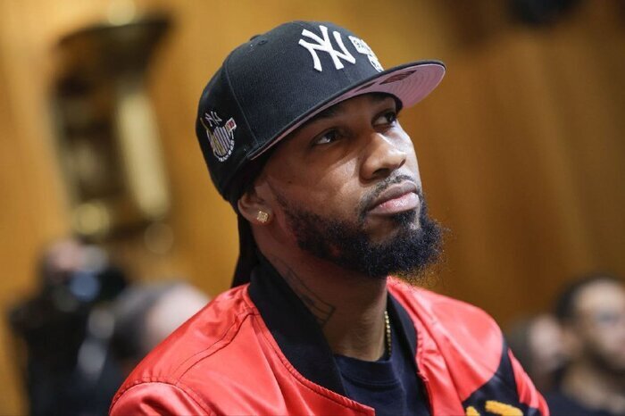 عکس | ضرب و شتم یک سیاهپوست پس از توقیف کشتی حنظله عکس | ضرب و شتم یک سیاهپوست پس از توقیف کشتی حنظله