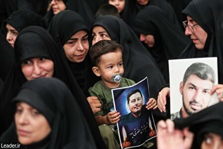 ببینید | پنجره متفاوتی به مراسم بزرگداشت شهدای جنگ تحمیلی اخیر با حضور و سخنرانی رهبر انقلاب