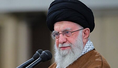 ببینید |  گلایه‌ی سال‌ها پیش رهبر انقلاب از نداشتن لباس ملی مختص ایرانی ها در مجامع بین المللی