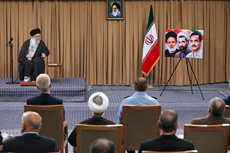 ببینید | حاشیه‌های دیدار رئیس‌جمهور و هیأت وزیران با رهبر انقلاب