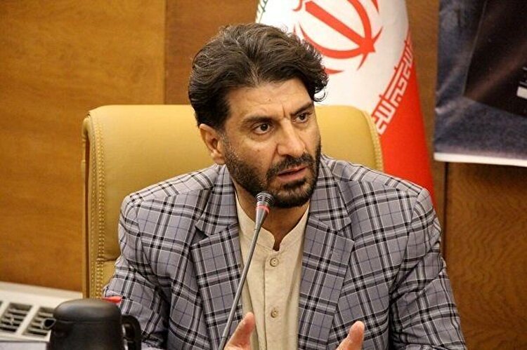 پاره سنگی در پهنه زلال و بی کران!
