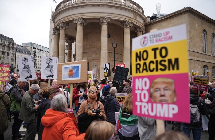 عکس | خروش انگلیسیهای معترض به سفر ترامپ عکس | خروش انگلیسیهای معترض به سفر ترامپ