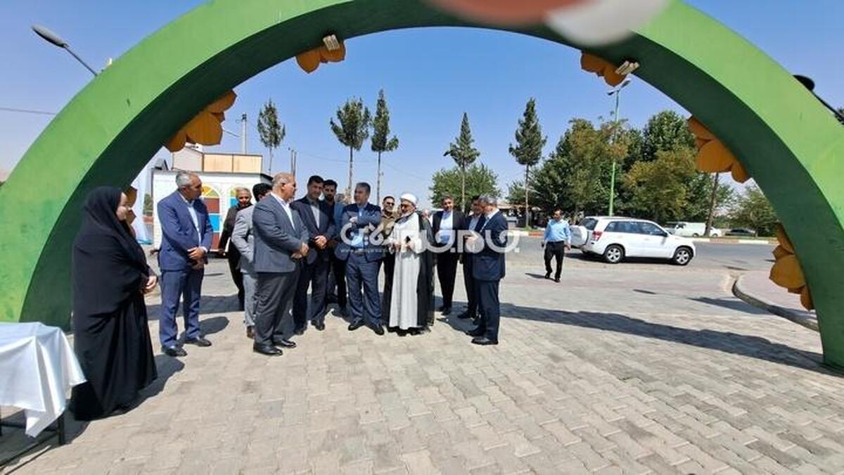 براساس تفاهم‌نامه‌ای که میان صندوق توسعه ملی و وزارت میراث‌فرهنگی، گردشگری و صنایع‌دستی به امضا رسیده است، تسهیلات بانکی از محل منابع ریالی صندوق و تلفیق با منابع بانکی به متقاضیان حقیقی و حقوقی بخش‌های تعاونی و خصوصی اعطا خواهد شد.