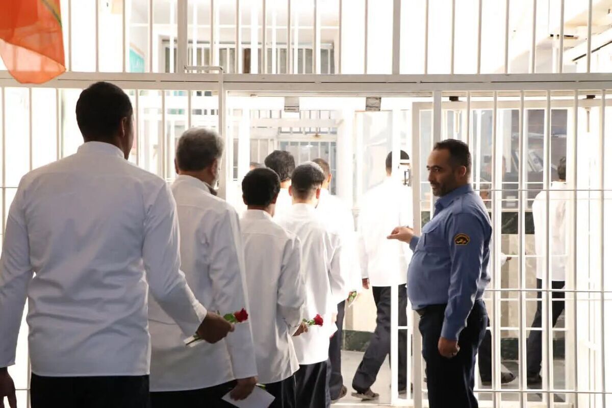 مدیرمجتمع ندامتگاهی قزلحصار مستقر در کرج گفت: هفت زندانی محکوم مالی این ندامتگاه با حمایت و مشارکت خیرین، از زندان آزاد شدند.