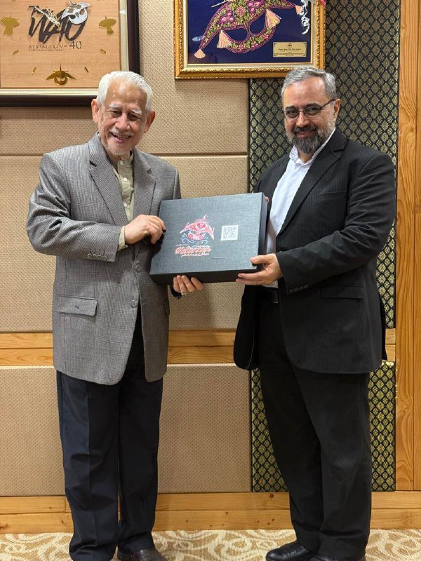 دیپلماسی فرهنگی؛ محور دیدار رایزن فرهنگی ایران با وزیر گردشگری و فرهنگ کلانتان دیپلماسی فرهنگی؛ محور دیدار رایزن فرهنگی ایران با وزیر گردشگری و فرهنگ کلانتان