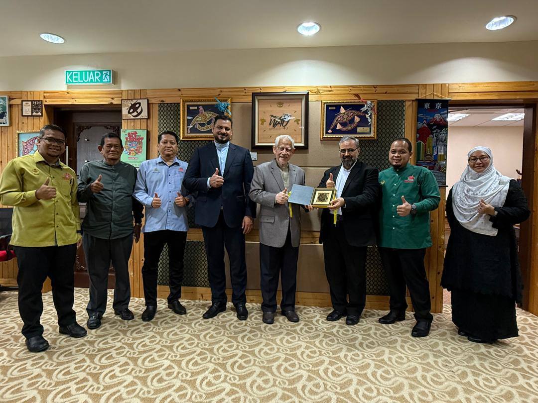 دیپلماسی فرهنگی؛ محور دیدار رایزن فرهنگی ایران با وزیر گردشگری و فرهنگ کلانتان دیپلماسی فرهنگی؛ محور دیدار رایزن فرهنگی ایران با وزیر گردشگری و فرهنگ کلانتان