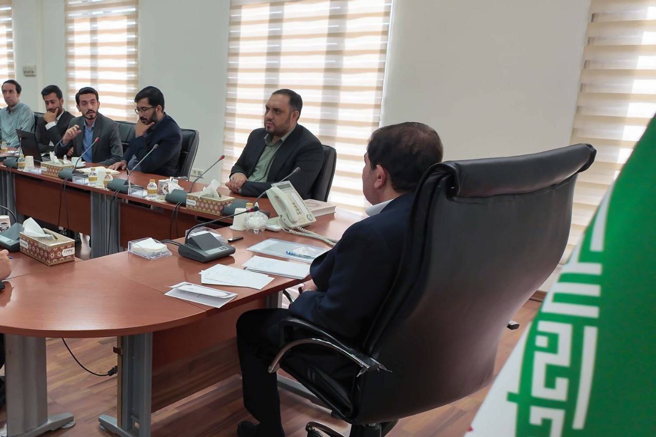 باید کارهای بزرگ ایران پس از انقلاب برای مردم با نگاهی هنرمندانه معرفی شود باید کارهای بزرگ ایران پس از انقلاب برای مردم با نگاهی هنرمندانه معرفی شود