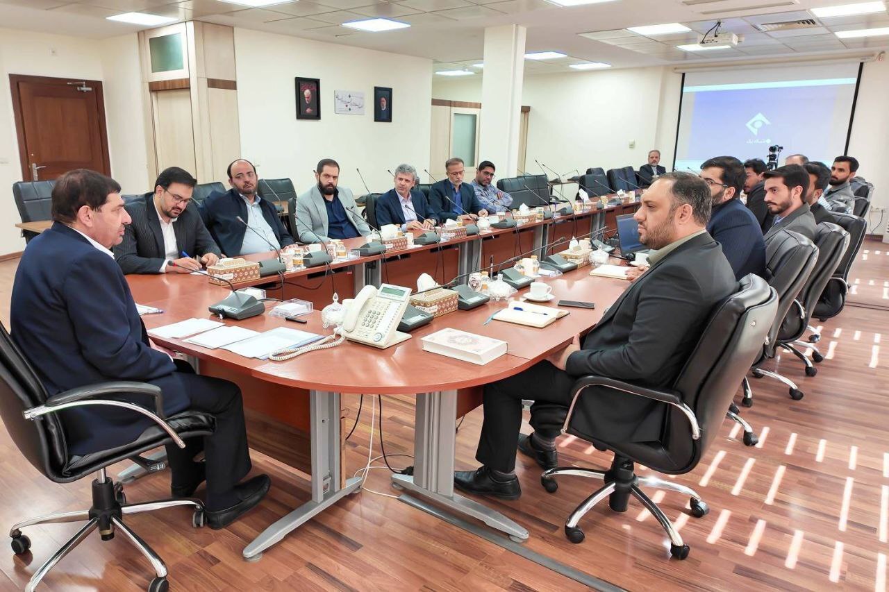 باید کارهای بزرگ ایران پس از انقلاب برای مردم با نگاهی هنرمندانه معرفی شود باید کارهای بزرگ ایران پس از انقلاب برای مردم با نگاهی هنرمندانه معرفی شود