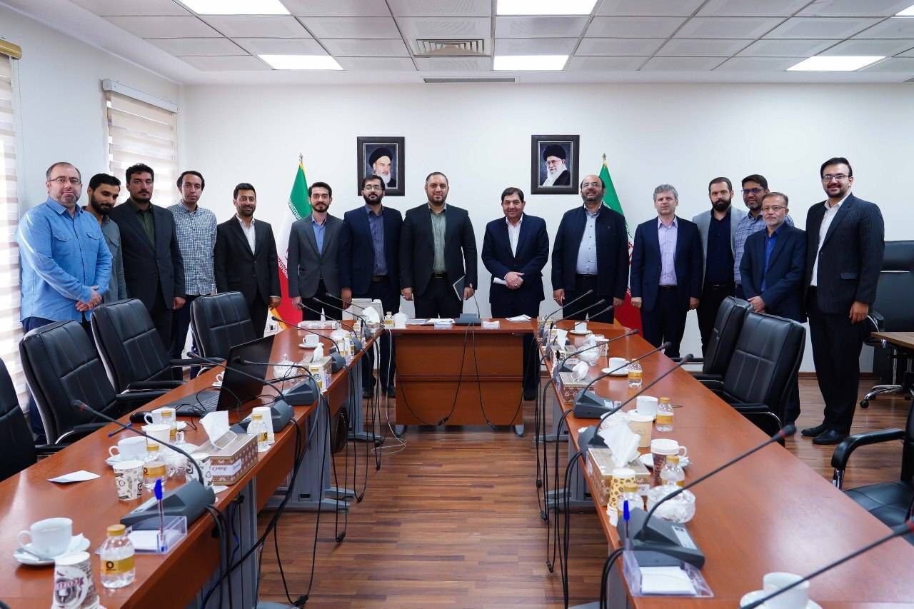 باید کارهای بزرگ ایران پس از انقلاب برای مردم با نگاهی هنرمندانه معرفی شود باید کارهای بزرگ ایران پس از انقلاب برای مردم با نگاهی هنرمندانه معرفی شود