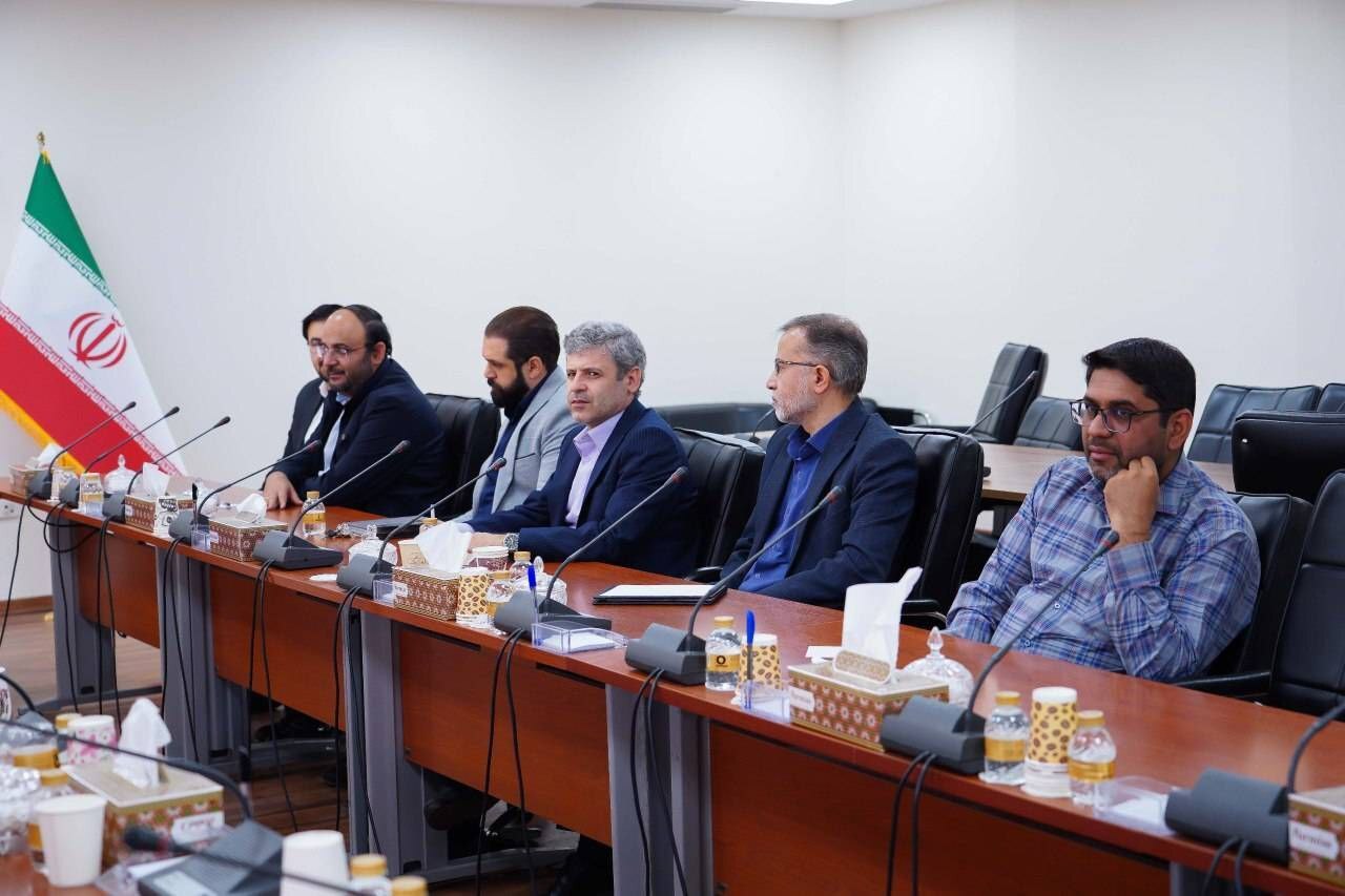 باید کارهای بزرگ ایران پس از انقلاب برای مردم با نگاهی هنرمندانه معرفی شود باید کارهای بزرگ ایران پس از انقلاب برای مردم با نگاهی هنرمندانه معرفی شود