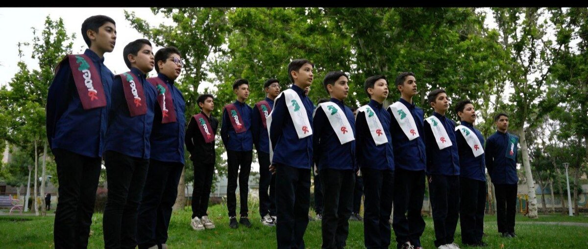 نماهنگ «خورشید پشت ابر» با اجرای نوجوانان مشهدی در برنامه ایران سرود