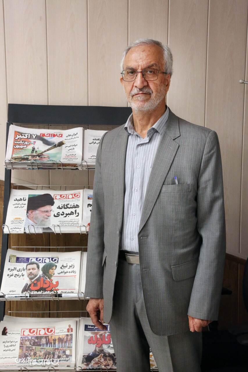 لزوم آشنایی نسل جدید با ادبیات فاخر ایران لزوم آشنایی نسل جدید با ادبیات فاخر ایران