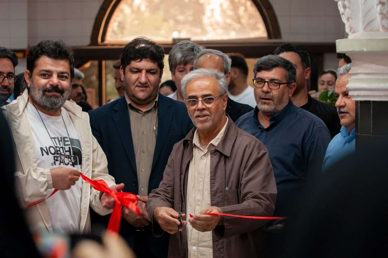 هدف اصلی کاهش دغدغههای روزمره مردم و افزایش حساسیت مخاطبان جدی سینمای کمدی است هدف اصلی کاهش دغدغههای روزمره مردم و افزایش حساسیت مخاطبان جدی سینمای کمدی است