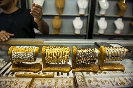 نرخ طلا بالا رفت، قیمت سکه کاهش یافت