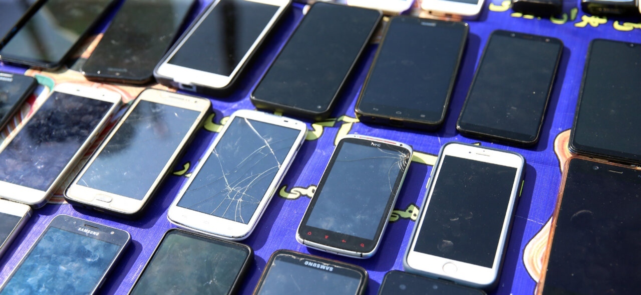 سارقان ۳۰۰ گوشی تلفن همراه در مشهد دستگیر شدند