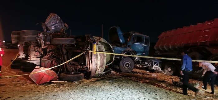 تصادف مرگبار تریلر با کامیون در آزادراه تهران تصادف مرگبار تریلر با کامیون در آزادراه تهران