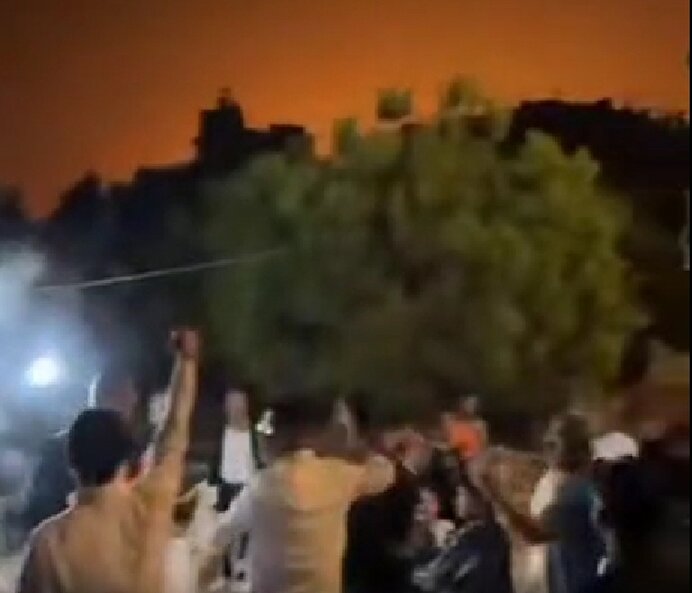ببینید |  فریاد «لبیک یا نصر الله» مردم لبنان همزمان با حملات رژیم صهیونیستی