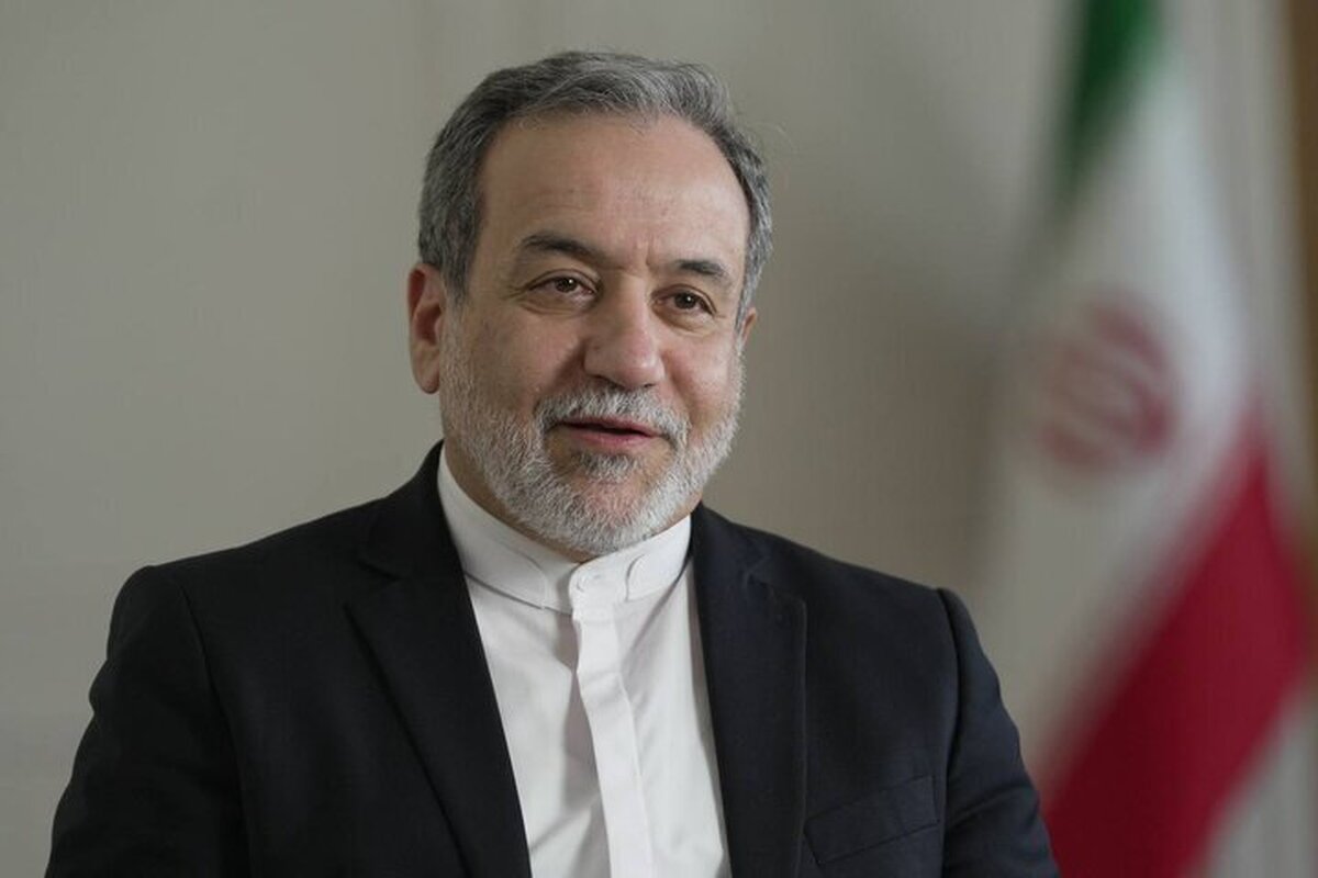 وزیر امور خارجه در جلسه امروز هیئت دولت، گزارشی از آخرین اقدامات دستگاه دیپلماسی در خصوص مقابله با تحریم‌ها و همکاری سه جانبه ایران، چین و روسیه ارائه کرد.