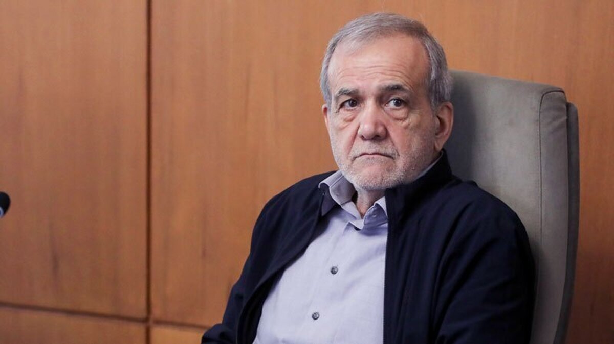 رئیس‌جمهور با تاکید بر اینکه هر قانون یا آیین‌نامه‌ای که به معیشت مردم، به‌ویژه اقشار کم‌درآمد آسیب می‌زند، با اصول عدالت و تدبیر مغایرت دارد و باید سریعا اصلاح شود، گفت: در تأمین و تخصیص منابع مالی کشور، هیچ موضوعی نباید بر معیشت مردم تقدم و ترجیح یابد.