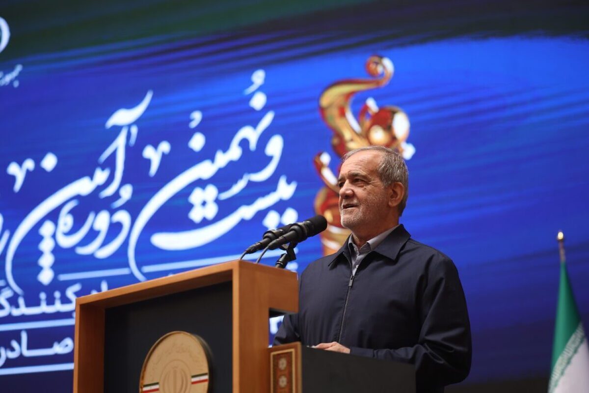 رئیس جمهور گفت: دولت و بخش خصوصی، با هم تلاش می‌کنیم آینده‌ای را که ایران و ایرانی شایسته آن است، بسازیم و در این مسیر تسلیم هیچ محدودیت و مانعی نمی‌شویم.