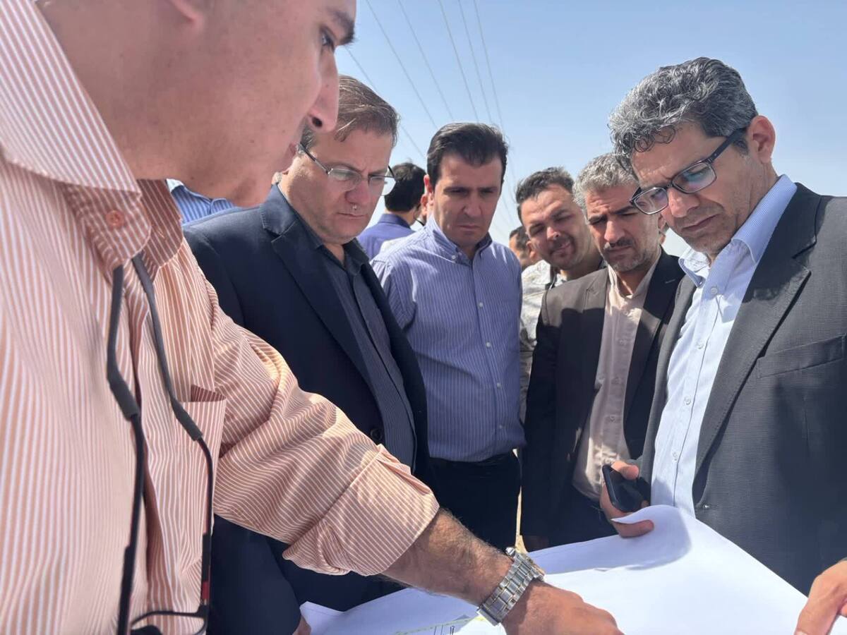 همزمان با هفته دفاع مقدس، بازدید از طرح‌های ملی مسکن در استان البرز با حضور مشاور و نماینده وزیر نیرو در تأمین آب و برق طرح‌های ملی مسکن، مجریان طرح‌های ملی مسکن شرکت‌های توانیر و آبفای کشور و مدیران عامل آب و برق استان انجام شد.