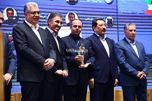 مجتمع فولاد ظفر بناب به عنوان صادر کننده نمونه ملی انتخاب شد