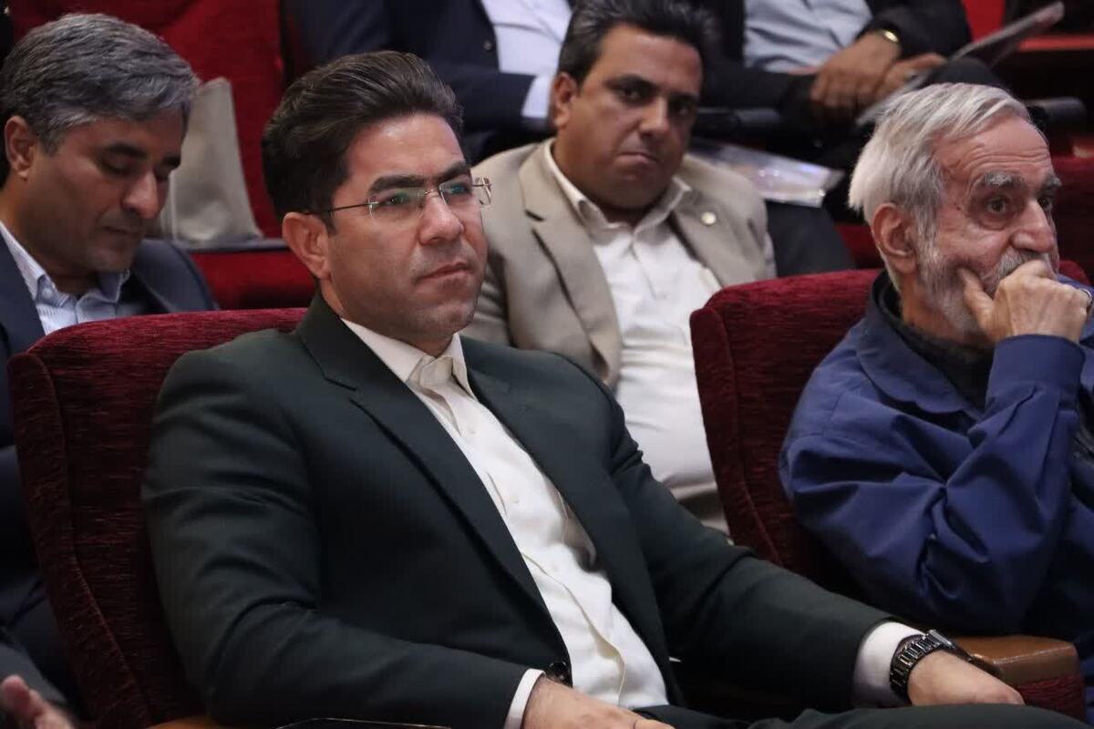 مدیرکل امور شهری و شوراهای استانداری کرمان گفت: شهرداری رفسنجان در حوزه‌‌های درآمد پایدار، سرمایه‌گذاری مردمی و پروژه‌های عمرانی محله‌محور عملکردی فراتر از انتظار داشته و می‌تواند الگویی برای سایر شهرهای استان کرمان باشد.  