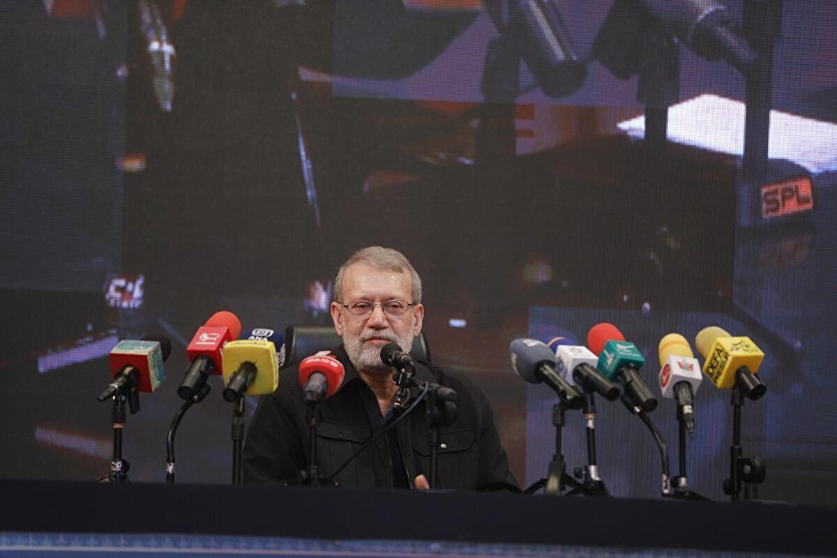 دبیر شورای عالی امنیت ملی گفت: شرط غربی‌ها برای پذیرش سازوکار اسنپ‌بک، کاهش برد موشک‌های ایران به زیر ۵۰۰ کیلومتر بود؛ در واقع می‌خواستند مهم‌ترین سلاح دفاعی ملت ایران را بگیرند و این برای ما قابل قبول نبود.