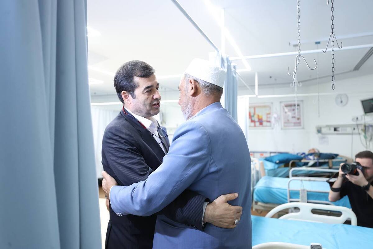 وزیر ورزش و جوانان به عیادت صابر کاظمی رفت.