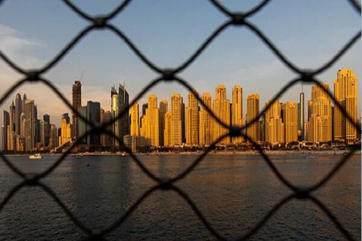 اتباع کشورهای عربی مقیم امارات به ویژه فلسطینی ها از رصد شدید امنیتی و هراس دائمی از اخراج از این کشور به خاطر کوچکترین موضع گیری در حمایت از غزه، خبر دادند.