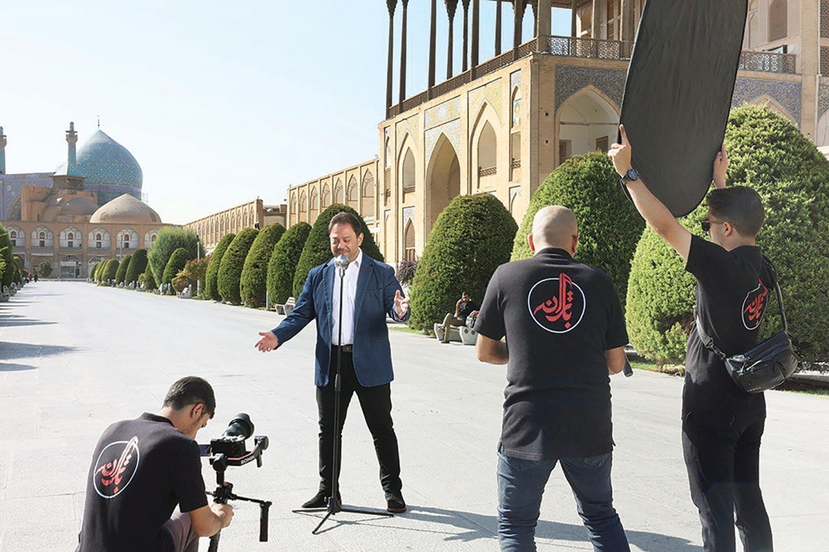 هنر موسیقی پس از پیروزی انقلاب اسلامی در ایران در مسیر یک تحول بزرگ قرار گرفت. این هنر بعد از انقلاب با تغییر رویکردی که در هنرمندان و سیاستگذاران روی داد، در مسیر درستی قرار گرفت و در مقاطع تاریخی نظیر پیروی انقلاب، دفاع‌مقدس و جنگ تحمیلی ۱۲ روزه شاهد تولید آثار فاخر موسیقی در کشور بودیم.