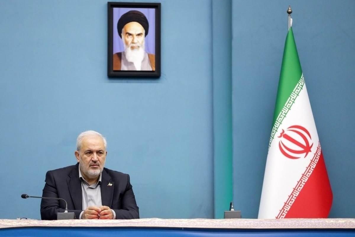 عباس علی‌آبادی، وزیر نیرو گفت: تقاضا داریم تا زمانی که وضعیت کم بارشی اینگونه است مردم همکاری‌های خود را در مصرف بهینه آب ادامه دهند به طوری که ما به پر مصرف‌ها هم اخطار داده‌ایم و آنها را قطع خواهیم کرد.