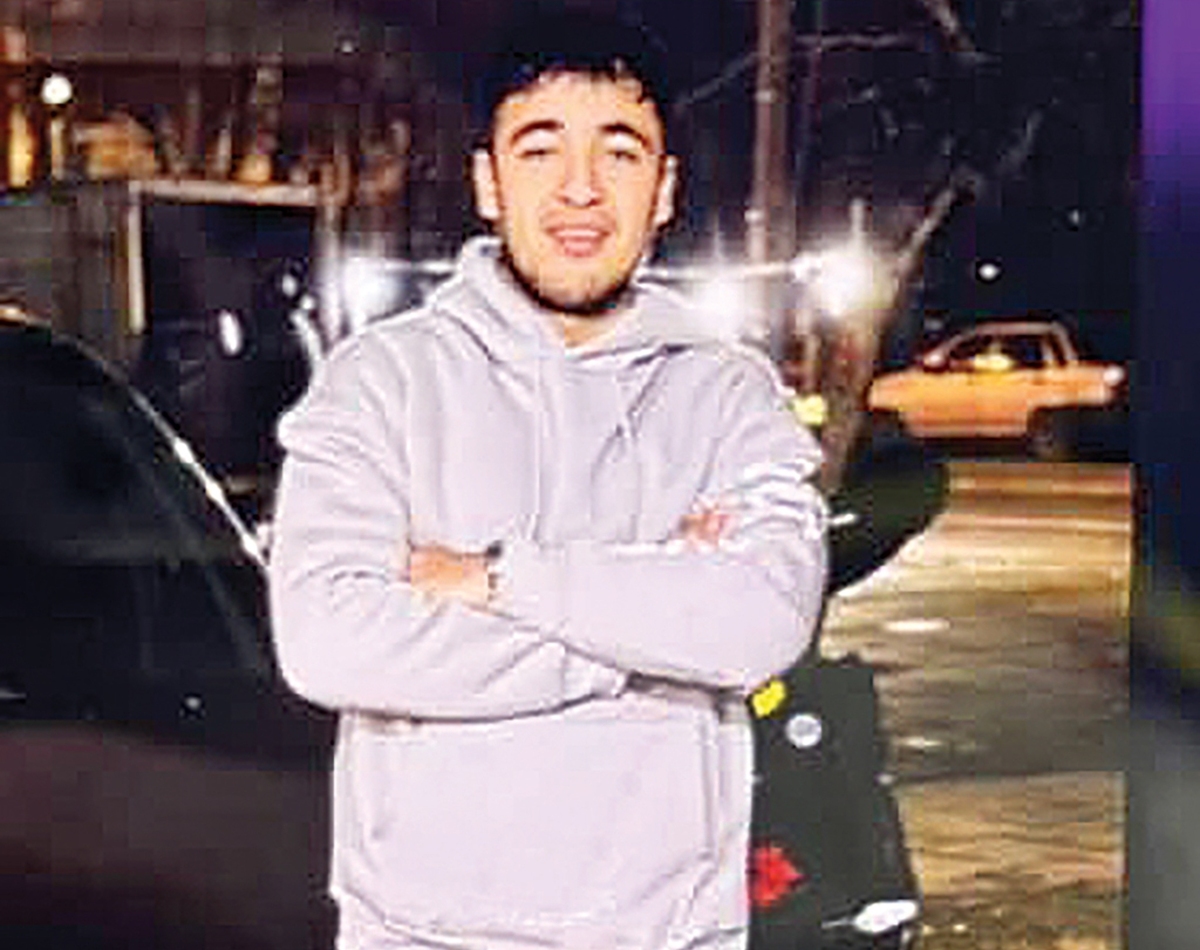 یک مربی بدنساز، قربانی سارق گوشی شد. باگذشت پنج‌ماه ازاین جنایت قاتل همچنان متواری است وبازپرس جنایی برای یافتن مخفیگاه او از مردم کمک خواست.