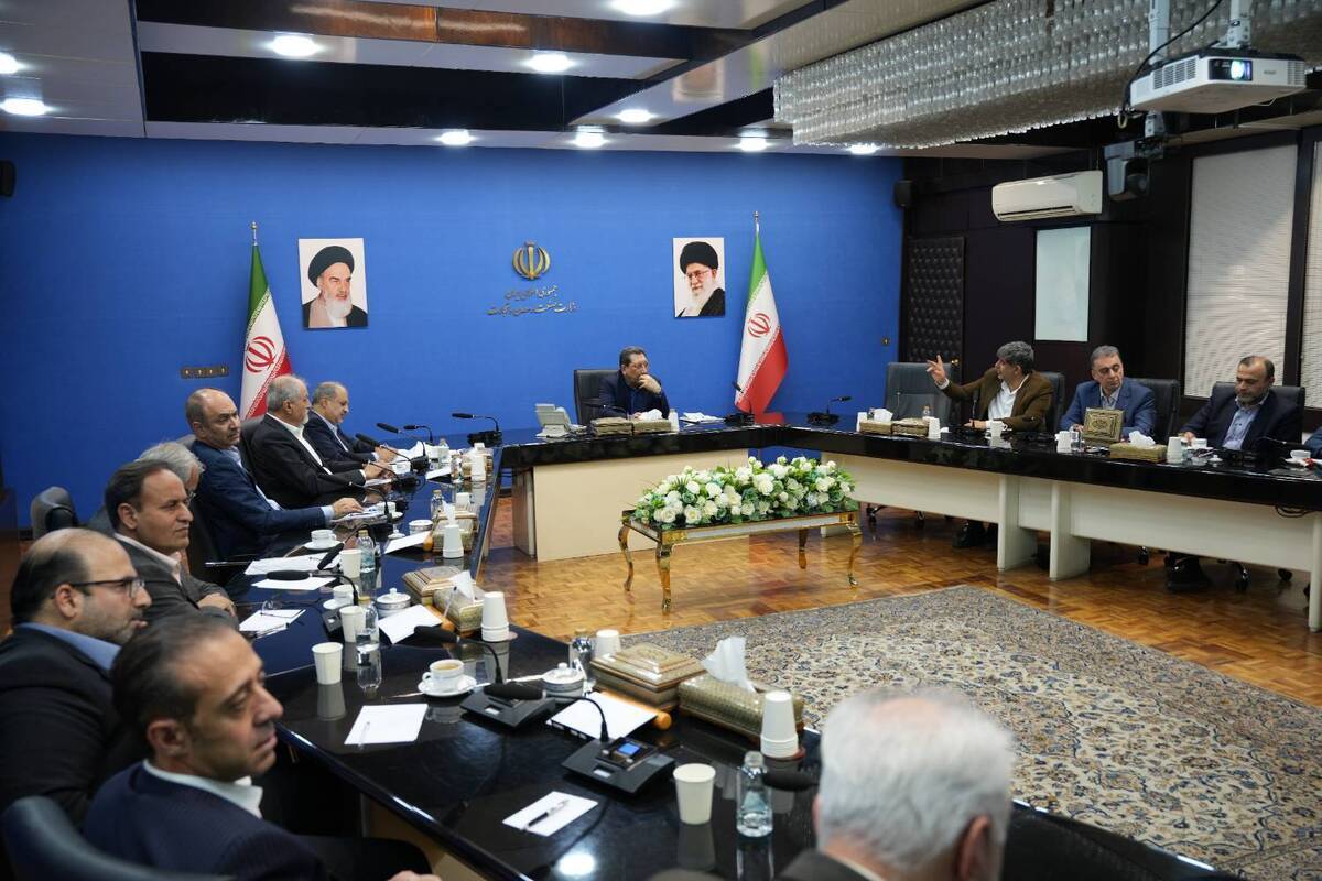 وزیر صنعت، معدن و تجارت با تأکید بر نقش پیشران صنعت فولاد در توسعه کشور، گفت: متولیان این صنعت باید مسیر ایجاد نیروگاه‌های تجدیدپذیر و برق خود‌تامین را با جدیت ادامه دهند.