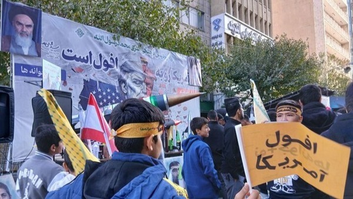 از صبح امروز، ۱۳ آبان، روز ملی مبارزه با استکبار جهانی، راهپیمایی عظیم مردم ایران در نقاط مختلف کشور آغاز شد.