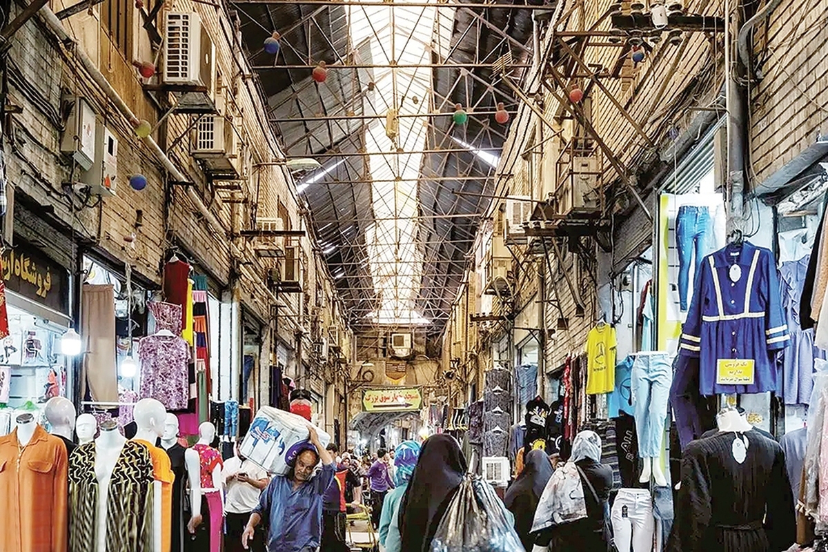 در دل کلانشهر تهران، تهدیدی خاموش و روزافزون در حال گسترش است؛ تهدیدی به قامت ۸۰ هزار ساختمان ناایمن که هریک می‌تواند بحران‌ساز ‌شود. اما این خطر محدود به یک منطقه یا کاربری خاص نیست؛ از برج‌های نوساز شمال شهر گرفته تا بازار تاریخی و بیمارستان‌های اصلی، همه در دایره این تهدید جدی قرار دارند؛ بحرانی که سال‌ها در زیر انبوهی از مجوزها و گزارش‌های اداری پنهان مانده، اکنون چنان عیان شده که زمان هشدار را به پایان برده ‌است!