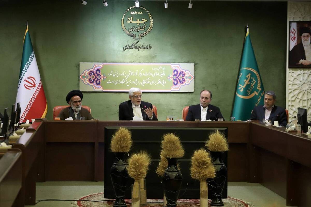 معاون اول رئیس جمهور با بیان اینکه اقتدار غذایی، پیش‌نیاز اقتدار ملی است، گفت: سهم وزارت جهاد کشاورزی در این اقتدار با توجه به نقش این وزارتخانه در امنیت غذایی، کمتر از بخش‌های دفاعی نبوده و پایه‌گذار اقتدار ملی است.