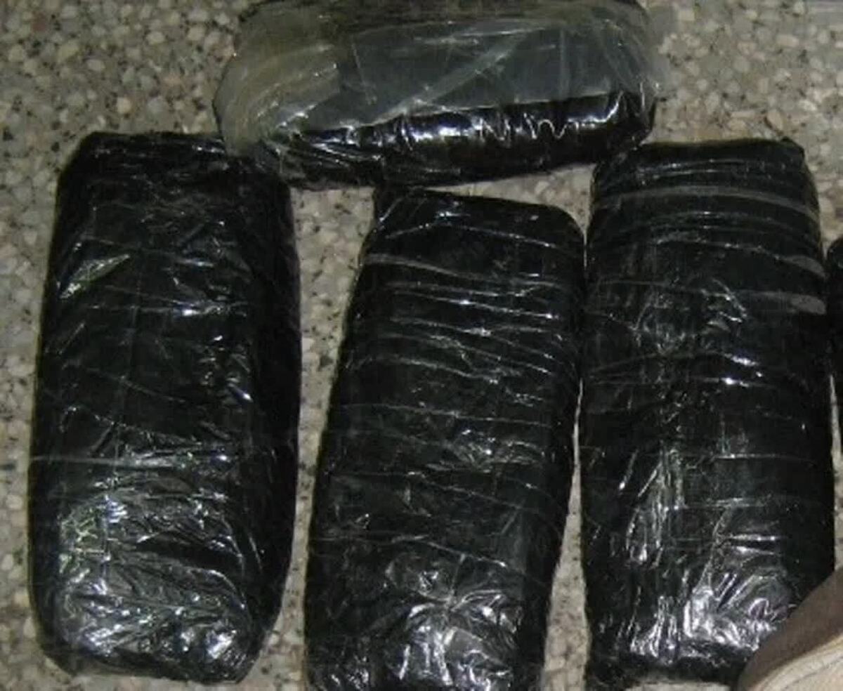 جانشين فرمانده انتظامی استان قزوین از کشف 3 کيلوگرم ترياک در بازرسی از يک دستگاه خودرو سواری پرايد و دستگيری يک نفر دراين خصوص خبرداد.