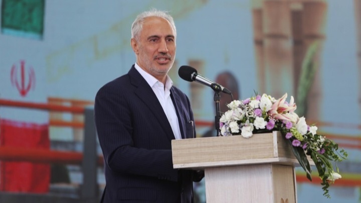 معاون رئیس‌جمهور و رئیس سازمان برنامه و بودجه کشور از پرداخت منظم یارانه نقدی تا پایان سال و همچنین اجرای سیاست‌های انضباط مالی برای جلوگیری از کسری بودجه خبر داد.