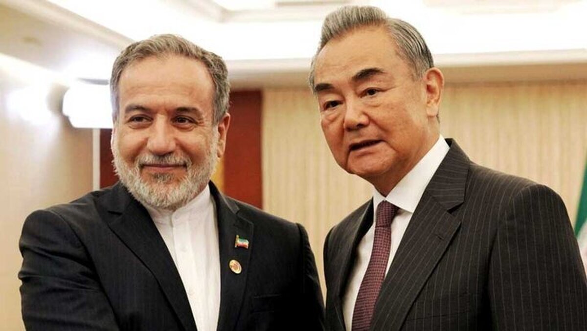 وزارت امور خارجه چین در بیانیه ای اعلام کرد که وزیر امور خارجه این کشور در رایزنی تلفنی با سید عباس عراقچی اعلام کرد: از حق ایران برای استفاده صلح‌آمیز از انرژی هسته‌ای حمایت می‌کنیم.