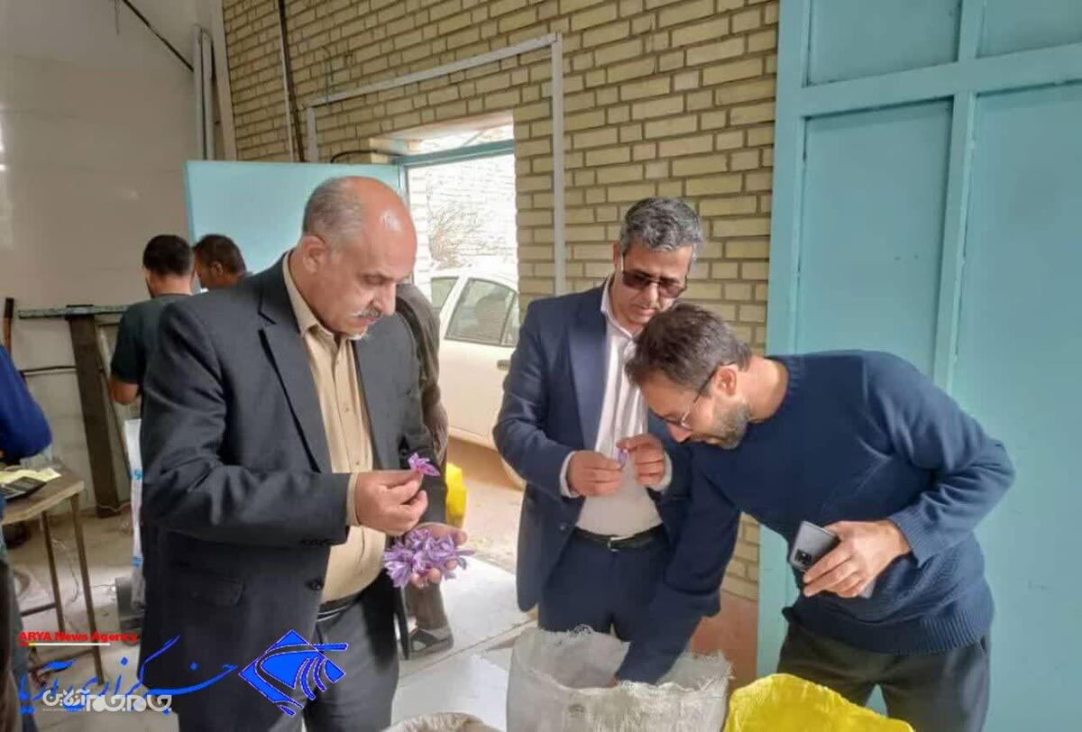 مدیر تعاون روستایی استان گلستان از انعقاد تفاهم‌نامه همکاری بین اتحادیه تعاون روستایی استان و شرکت تعاونی تولید روستایی زعفران‌کاران وامنان با هدف حمایت از زعفران‌کاران و کوتاه‌کردن دست واسطه‌ها خبر داد.