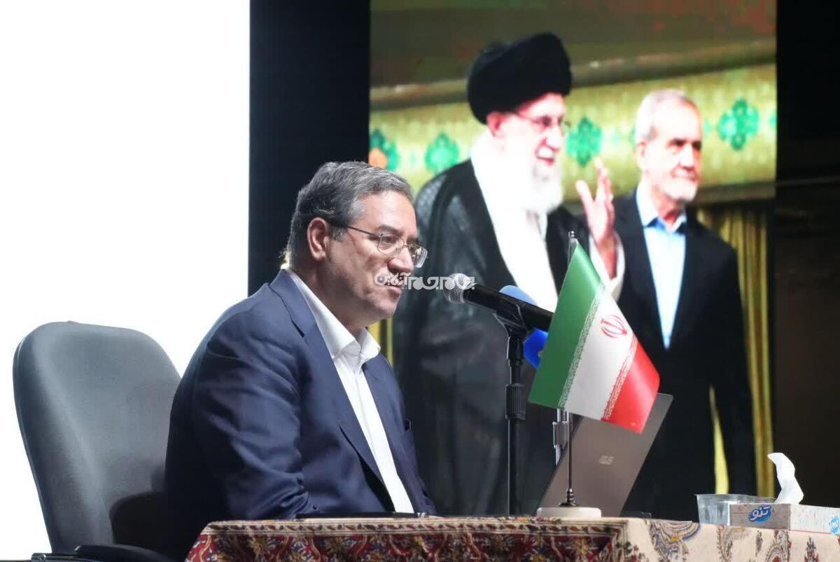 استاندار آذربایجان‌غربی در جلسه شورای اداری استان بر تقویت همدلی مسئولان، فعال‌سازی مرزها و اجرای برنامه‌های توسعه‌ای برای بهبود وضعیت معیشت مردم تأکید کرد.