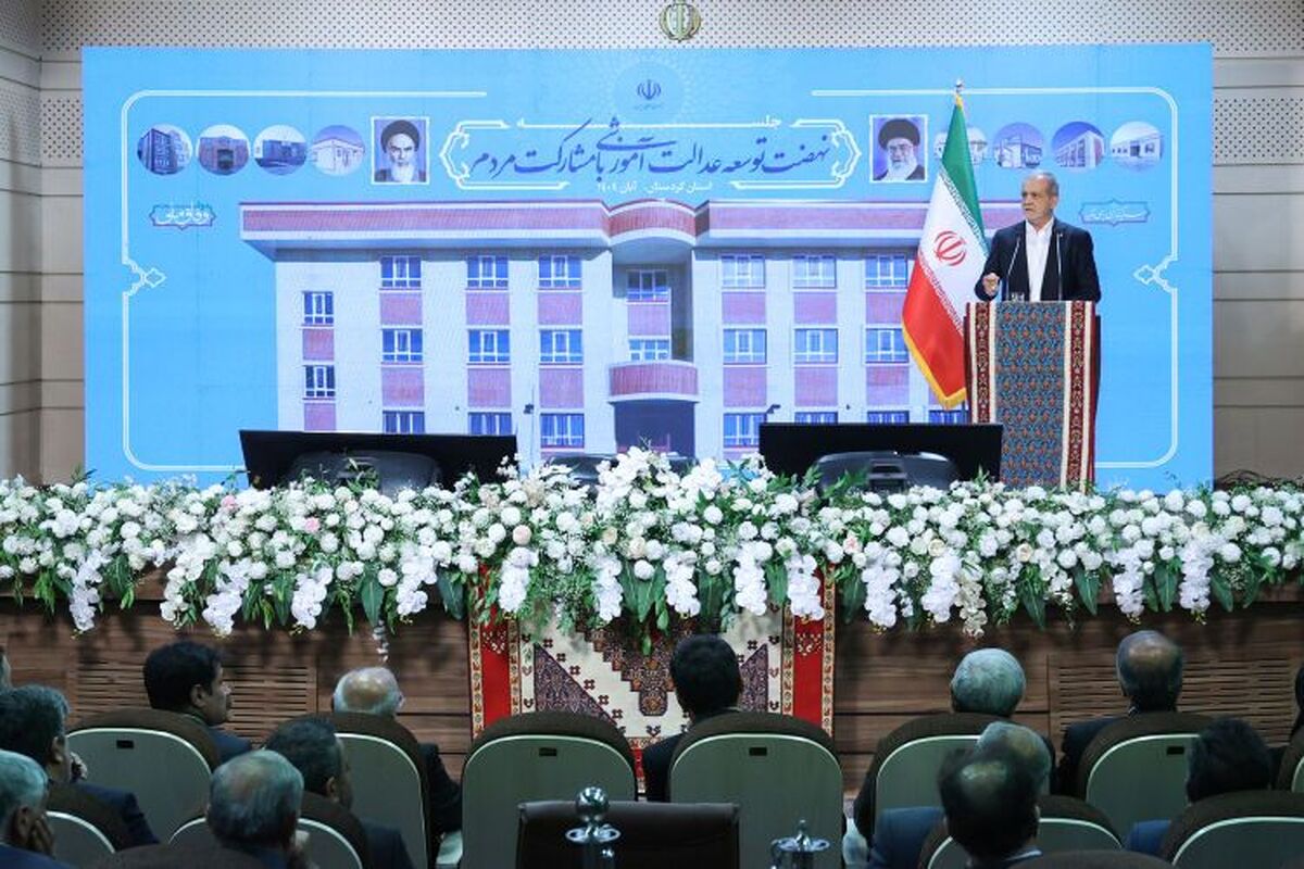 رئیس جمهور با اشاره به نقش خیرین و مردم در توسعه عدالت آموزشی گفت: با کمک مردم و خیران، مسیر توسعه عدالت آموزشی را ادامه خواهیم داد و به یاری خدا کارهای بزرگ‌تری انجام می‌دهیم. یا راه پیدا می‌کنیم یا راه می‌سازیم و هیچ تردیدی ندارم که با همدلی، این مسیر به سرانجام خواهد رسید.