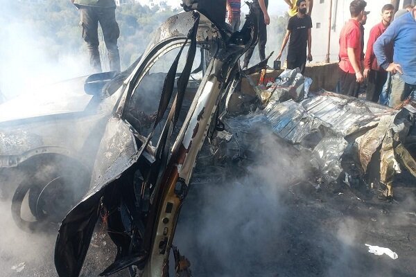 عکس و فیلم | حمله رژیم صهیونیستی به یک خودرو در لبنان