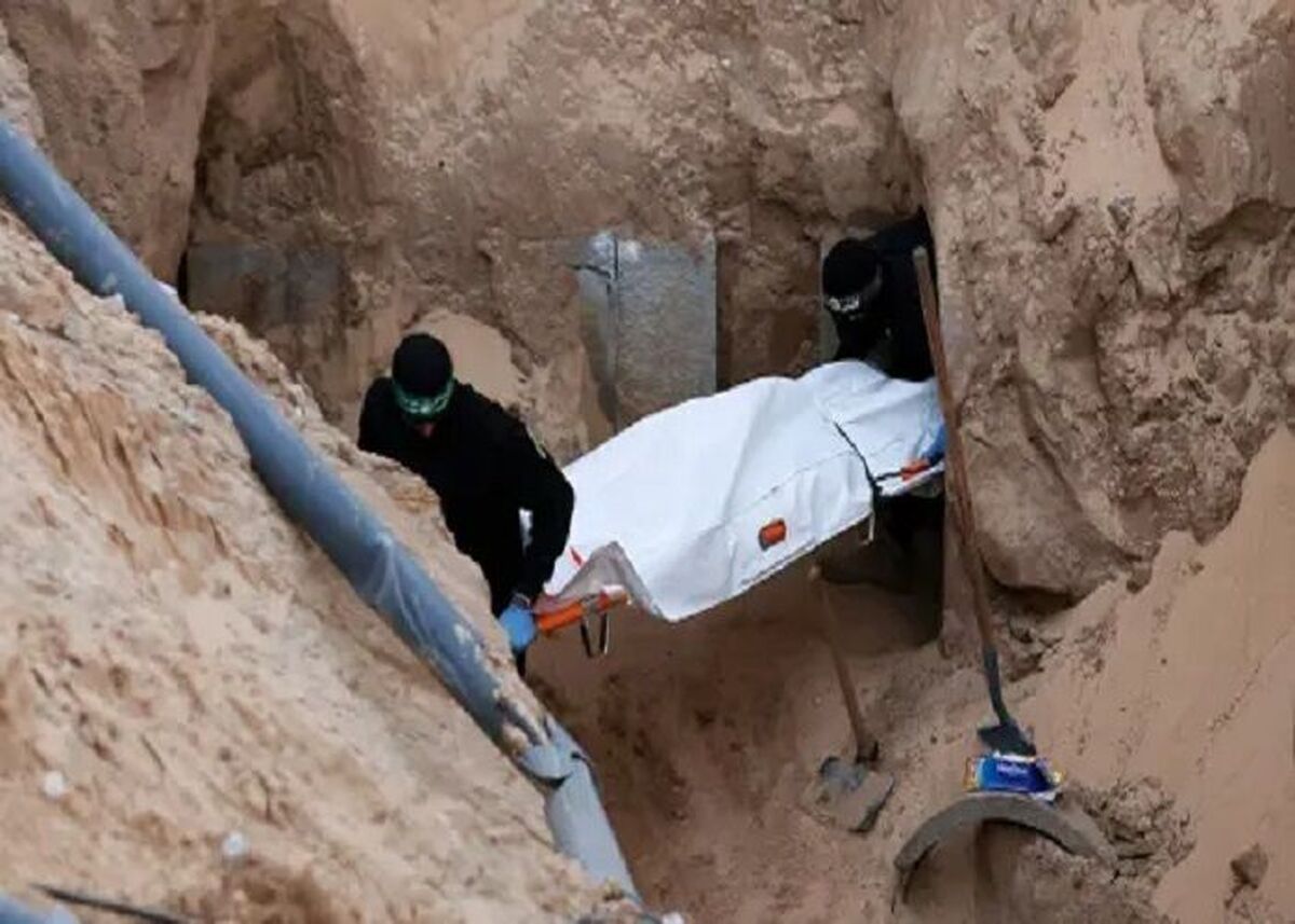 ارتش رژیم اشغالگر از اقدام گردان های القسام شاخه نظامی جنبش حماس در تحویل جسد «هدار گولدن» افسر اسرائیلی به صلیب سرخ خبر داد.